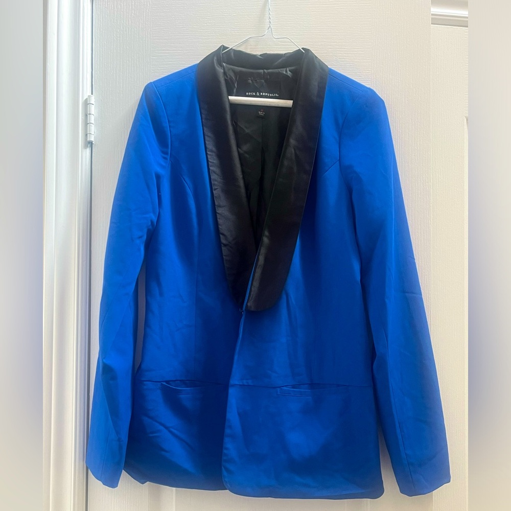 Rock & Republic Size Medium Cobalt Blue Blazer with Black Collar and Lapel